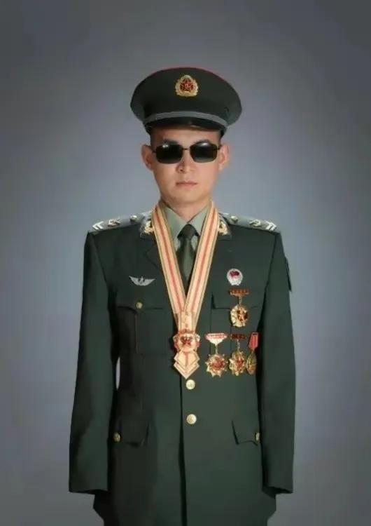 八一勛章獲得者人數(shù)及背景分析，八一勛章獲得者人數(shù)及背景深度解析