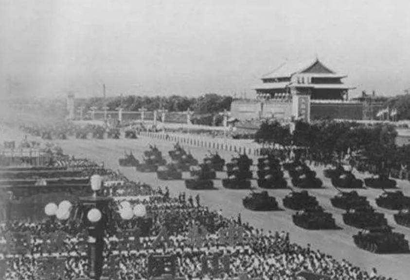 中國(guó)參加俄國(guó)閱兵，彰顯兩國(guó)深厚友誼與軍事合作，中俄深厚友誼與軍事合作見(jiàn)證，中國(guó)參加俄國(guó)閱兵盛典