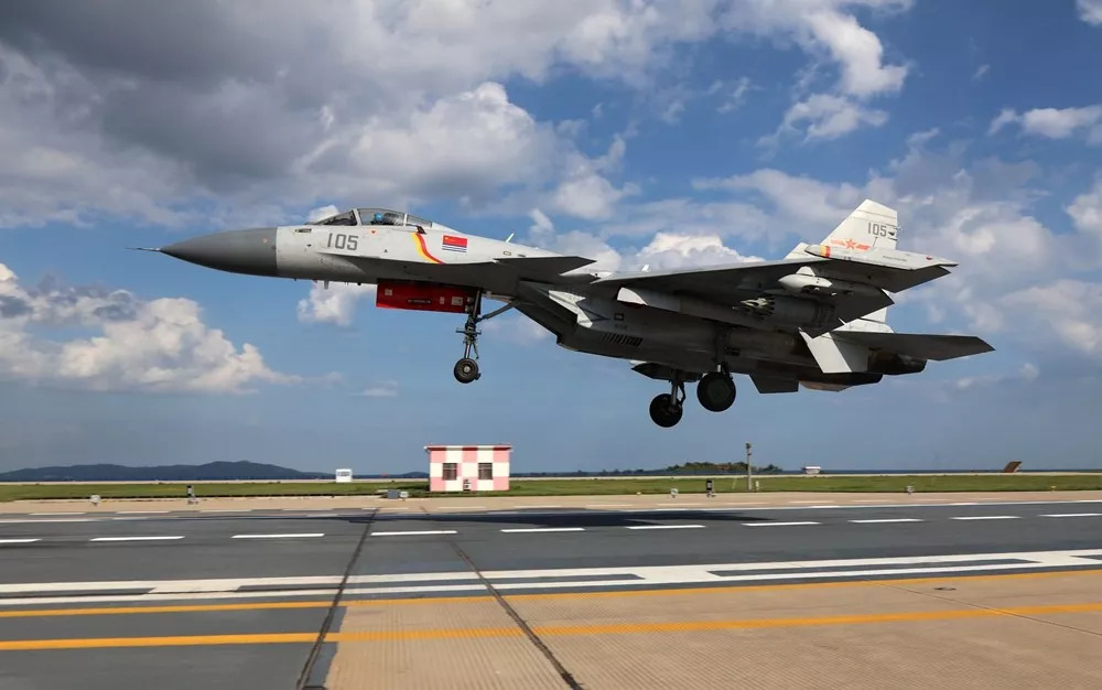 遼寧艦起降殲-15戰(zhàn)斗機(jī)視頻，展現(xiàn)中國(guó)海軍航空力量的壯麗瞬間，遼寧艦殲-15戰(zhàn)斗機(jī)起降瞬間，展現(xiàn)中國(guó)海軍航空力量的震撼時(shí)刻