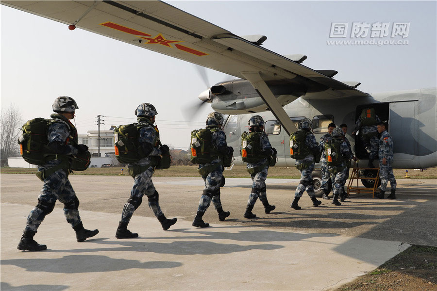 陳德民政委，空降兵15軍的卓越領(lǐng)導(dǎo)者，陳德民政委，空降兵15軍卓越領(lǐng)導(dǎo)者風(fēng)采