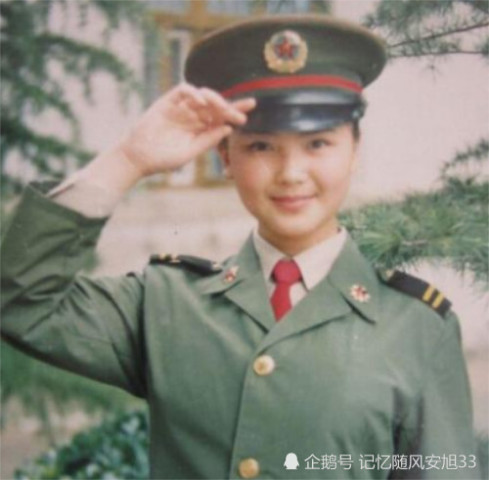 探索歷史之美，關(guān)于55式女軍服高清照片的魅力，探索歷史之美，55式女軍服高清照片的魅力展示