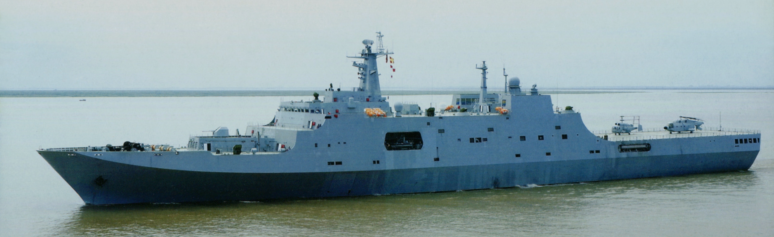 中國船塢登陸艦型號，走向深藍(lán)，展現(xiàn)大國力量，中國船塢登陸艦走向深藍(lán)，展現(xiàn)大國力量風(fēng)采