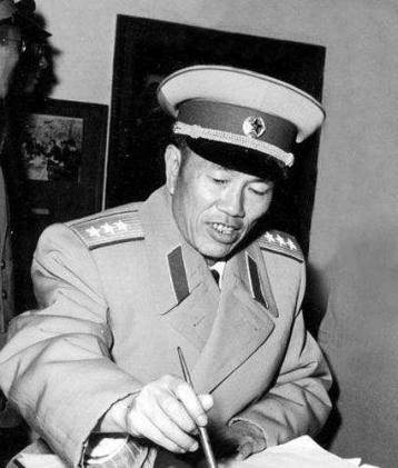 中國人民志愿軍，司令員兼政治委員的同志率領(lǐng)下的英勇斗爭，中國人民志愿軍在司令員兼政治委員率領(lǐng)下的英勇斗爭歷程
