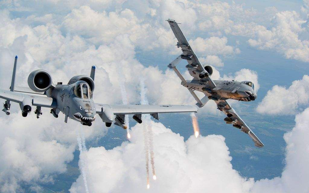 A-10攻擊機大全，深入了解美國空軍強大的攻擊力量，美國空軍A-10攻擊機的強大力量解析