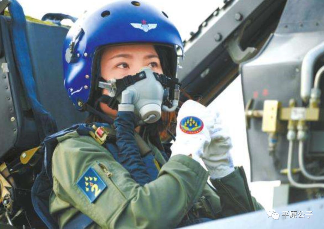 中國空軍電影中的戰(zhàn)斗機(jī)跳傘與男生們的英勇表現(xiàn)，中國空軍電影之戰(zhàn)斗機(jī)跳傘與英勇男兒風(fēng)采