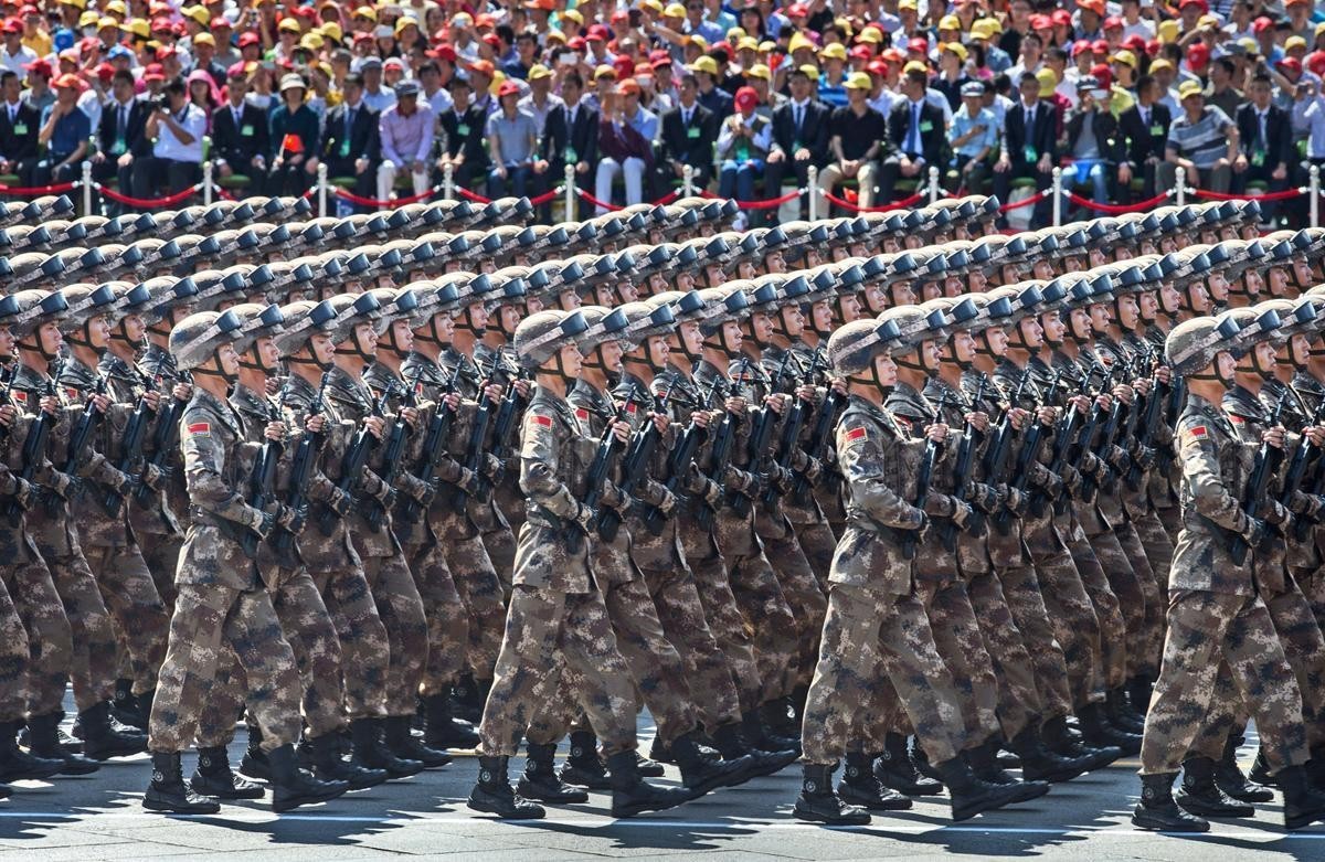 閱兵方陣都是由現(xiàn)役軍人組成的嗎？解析閱兵參與人員的多元構(gòu)成，閱兵參與人員的多元構(gòu)成解析，現(xiàn)役軍人是否獨(dú)攬方陣？