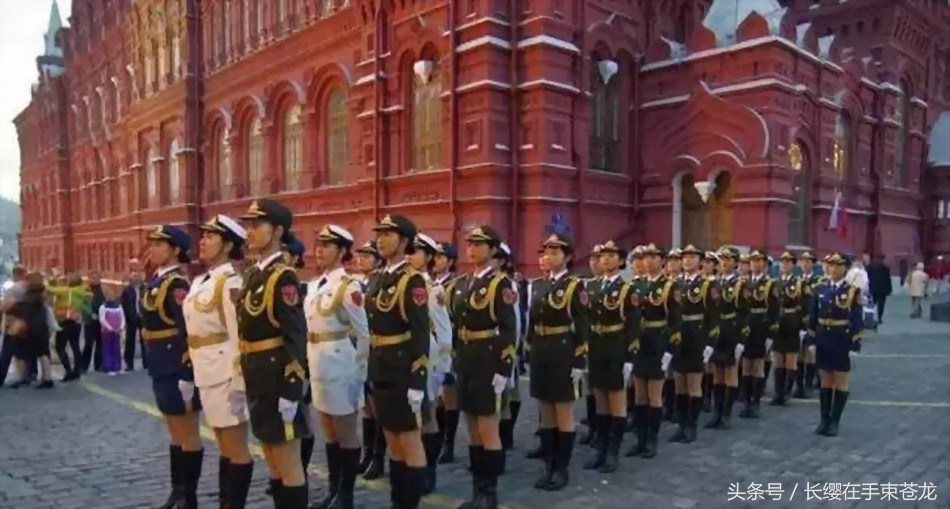 解放軍女兵儀仗隊(duì)操槍視頻，展現(xiàn)力量與榮耀的象征，解放軍女兵儀仗隊(duì)操槍英姿，力量與榮耀的展現(xiàn)