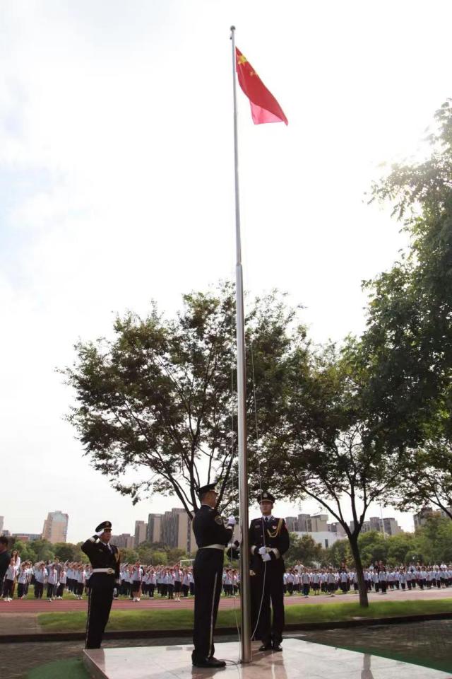 三軍儀仗隊國旗護衛(wèi)隊豎屏壁紙，榮耀的象征與時代的印記，三軍儀仗隊國旗護衛(wèi)隊壁紙，榮耀與時代的象征