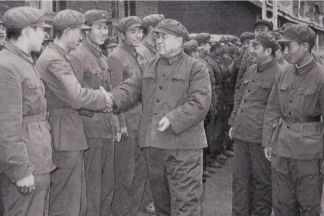 集團軍司令與軍長的區(qū)別，集團軍司令與軍長的區(qū)別解析