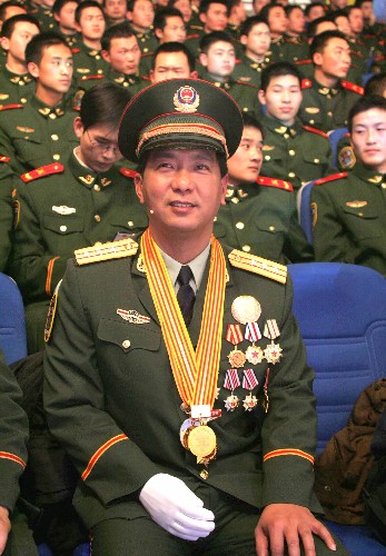 丁曉兵三十年前的英勇瞬間，一張受傷圖片背后的故事，丁曉兵，英勇瞬間的背后，受傷圖片講述三十載故事