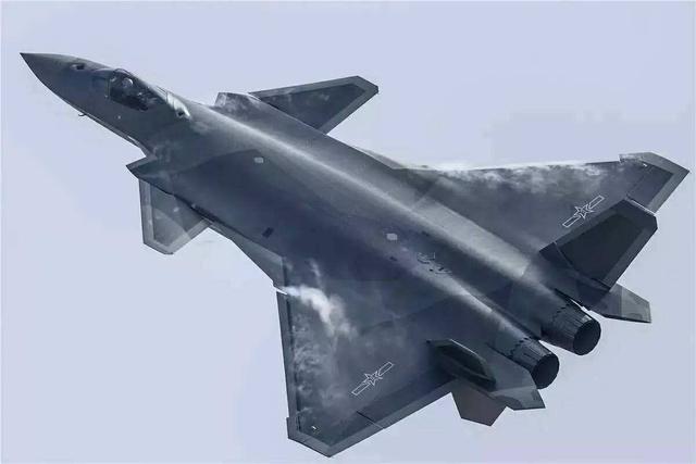 殲-20與F-22，究竟哪個(gè)更大？，殲-20與F-22，誰更大？對比解析