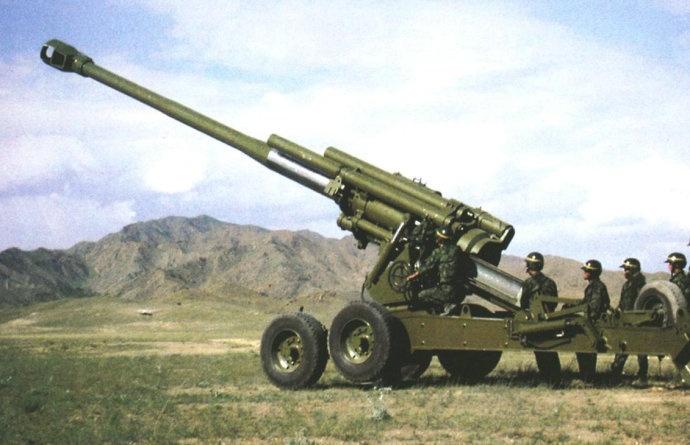 中國W90型203毫米自行榴彈炮尺寸，威力與機(jī)動性的完美結(jié)合，中國W90型自行榴彈炮，威力與機(jī)動性的完美結(jié)合，揭秘其尺寸細(xì)節(jié)