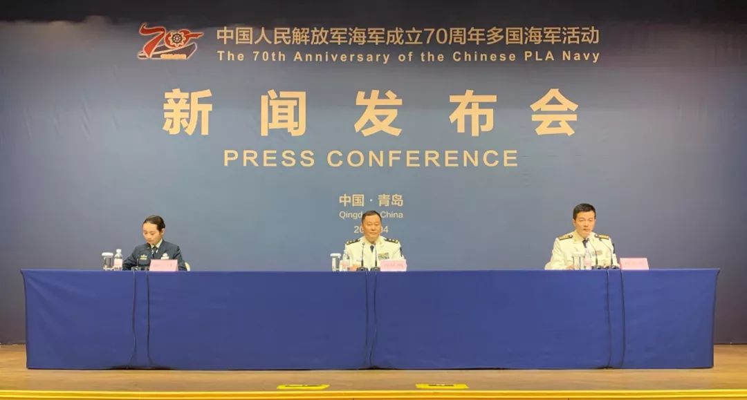 海軍成立70周年海上閱兵與獎?wù)碌臉s耀時刻，海軍成立70周年海上閱兵，獎?wù)聵s耀時刻的見證
