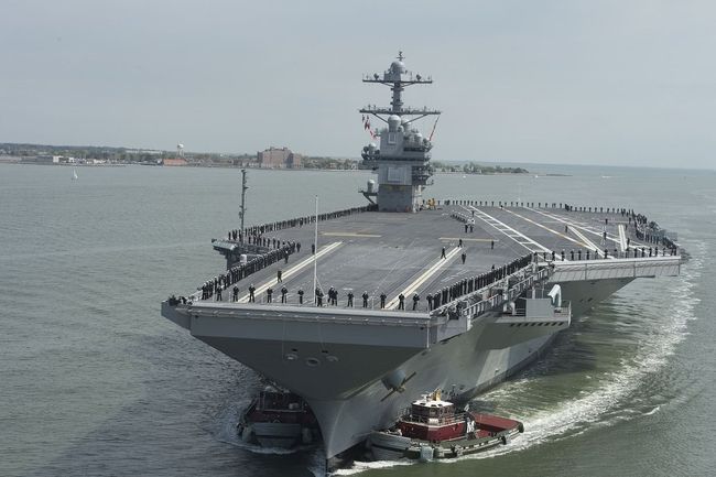 美國(guó)尼米茲級(jí)航母，龐大艦體的震撼噸位，美國(guó)尼米茲級(jí)航母，震撼噸位的龐大艦體