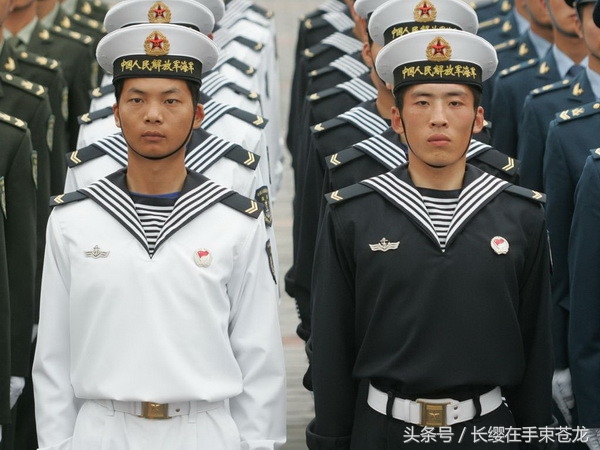 陸軍長袖長褲迷彩服，功能與設(shè)計(jì)的完美結(jié)合，陸軍迷彩服，功能與設(shè)計(jì)完美融合的長袖長褲裝備