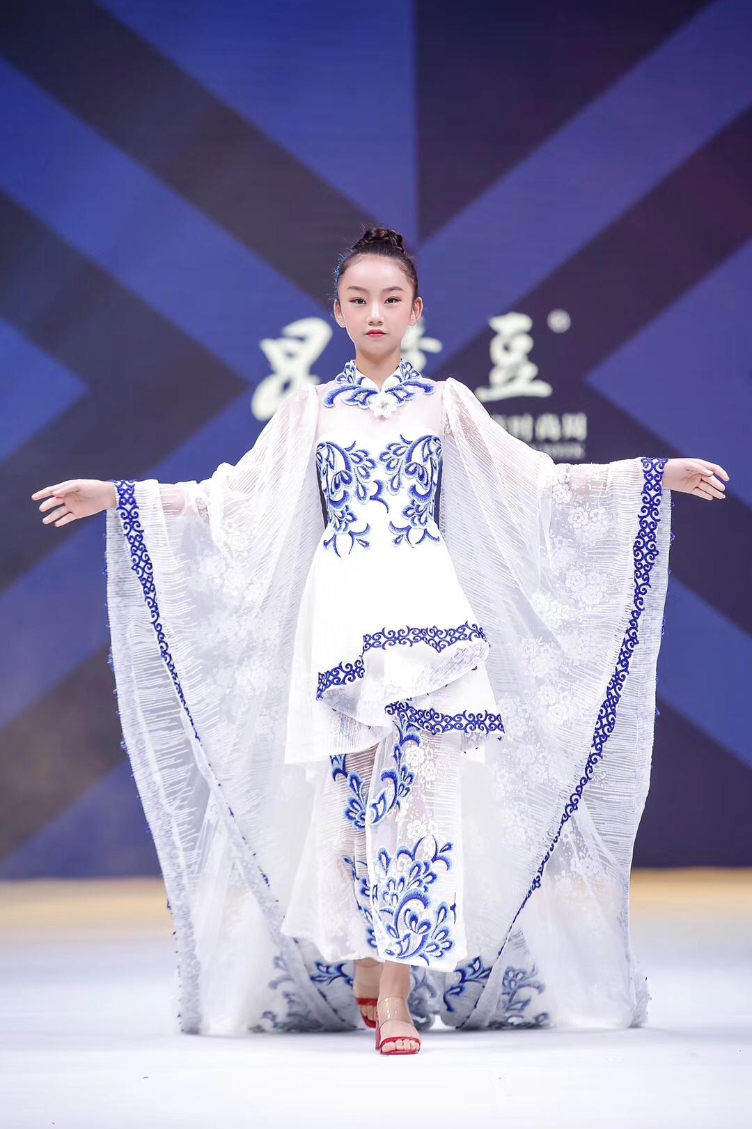 昆明艦全長，揭示中國海軍新一代戰(zhàn)艦的雄偉身姿，昆明艦揭秘，中國海軍新一代戰(zhàn)艦的壯麗風采