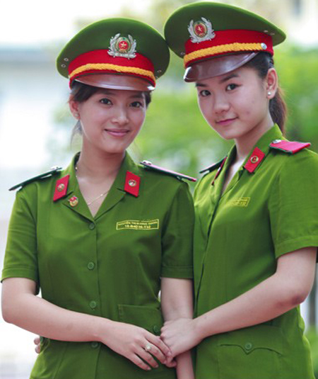 中國女兵，長筒鞋與短裙下的堅韌與美麗，中國女兵，堅韌與美麗的長筒鞋與短裙故事
