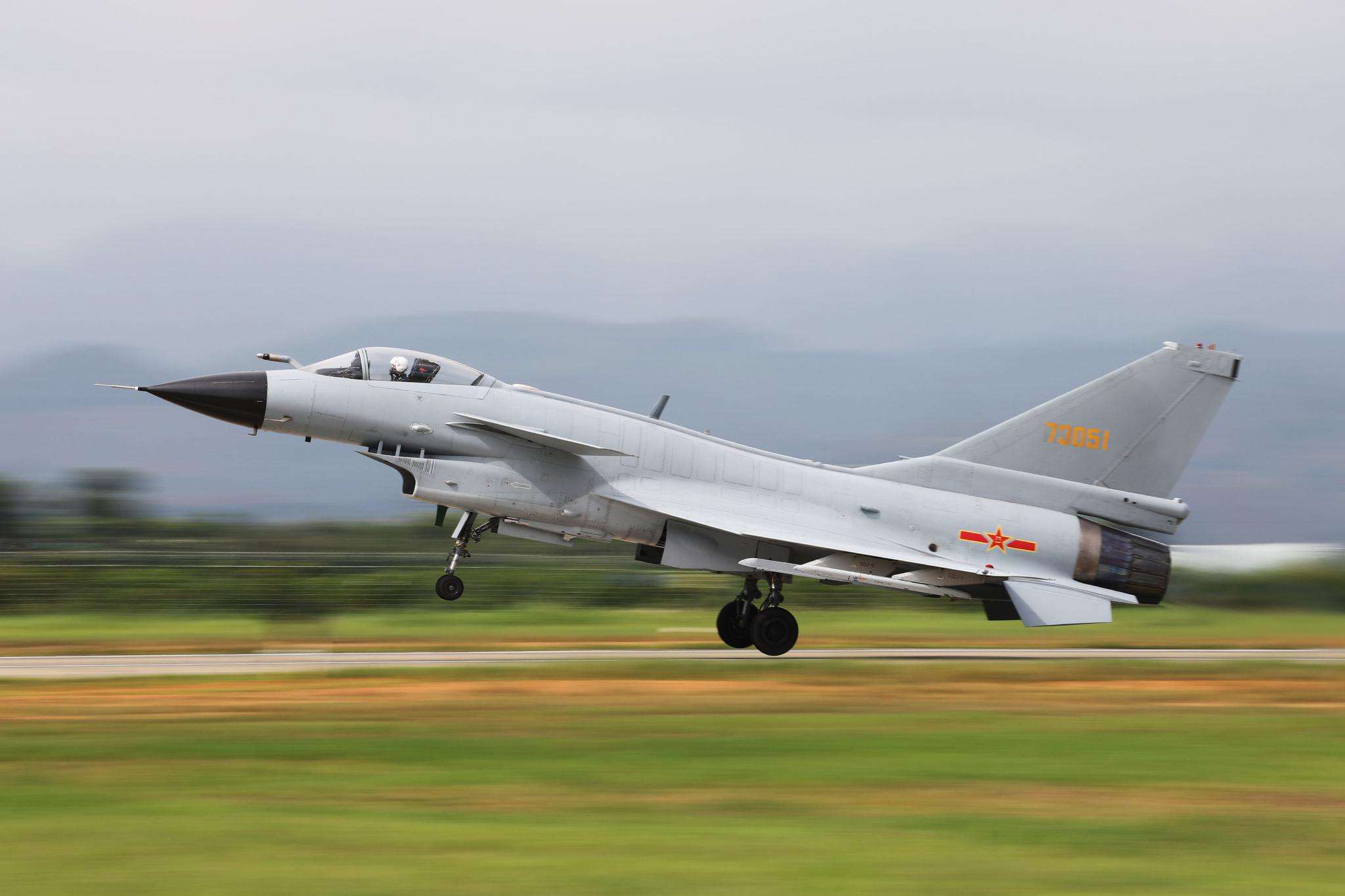 殲-10戰(zhàn)斗機(jī)起飛所需的油量分析，殲-10戰(zhàn)斗機(jī)起飛油量深度解析