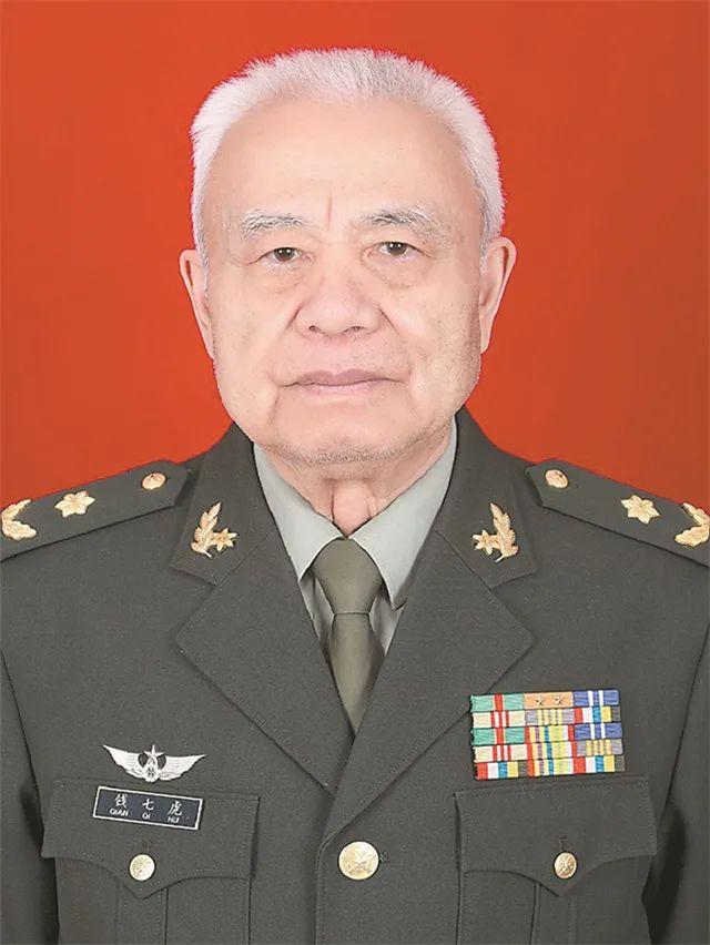 共和國(guó)勛章獲得者杜富國(guó)的榮耀與奉獻(xiàn)，杜富國(guó)，榮耀與奉獻(xiàn)的共和國(guó)勛章獲得者