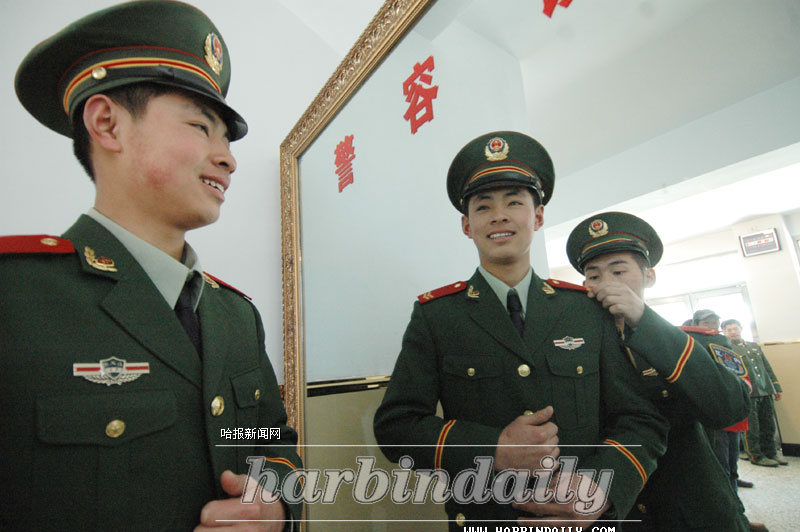 武警軍裝照片，榮耀的象征與時(shí)代的印記，武警軍裝照片，榮耀與時(shí)代的象征印記