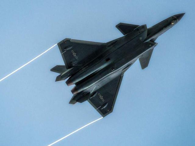 殲-20與F-22，究竟誰更勝一籌？，殲-20與F-22對決，誰更勝一籌？