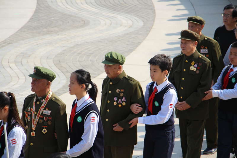 致敬在韓志愿軍烈士，英勇無畏，永垂不朽，致敬韓志愿軍烈士，英勇無畏，精神永垂不朽