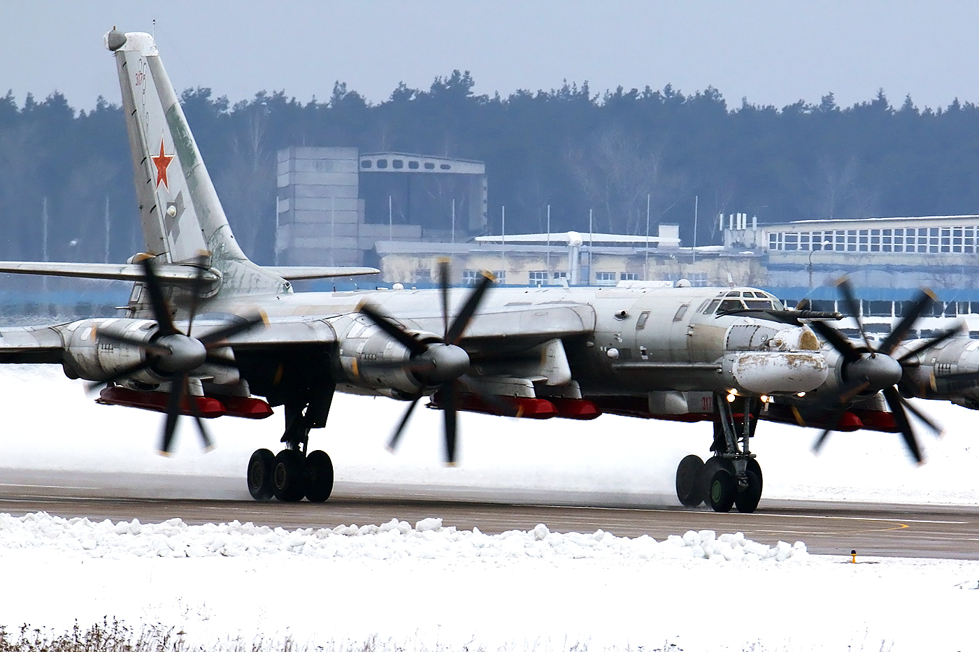 圖22M3逆火轟炸機(jī)與圖-160戰(zhàn)略轟炸機(jī)，冷戰(zhàn)時(shí)代的空中巨無霸對(duì)比，冷戰(zhàn)時(shí)代空中巨無霸對(duì)決，圖-22M3逆火轟炸機(jī)與圖-160戰(zhàn)略轟炸機(jī)對(duì)比