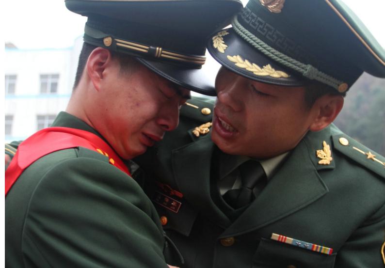 老兵打新兵圖片，反思與探討，老兵打新兵現(xiàn)象，深度反思與探討
