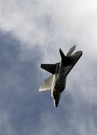 殲-10擊落美軍F-22，一場虛構(gòu)的空戰(zhàn)傳奇，虛構(gòu)空戰(zhàn)傳奇，殲-10擊落美軍F-22