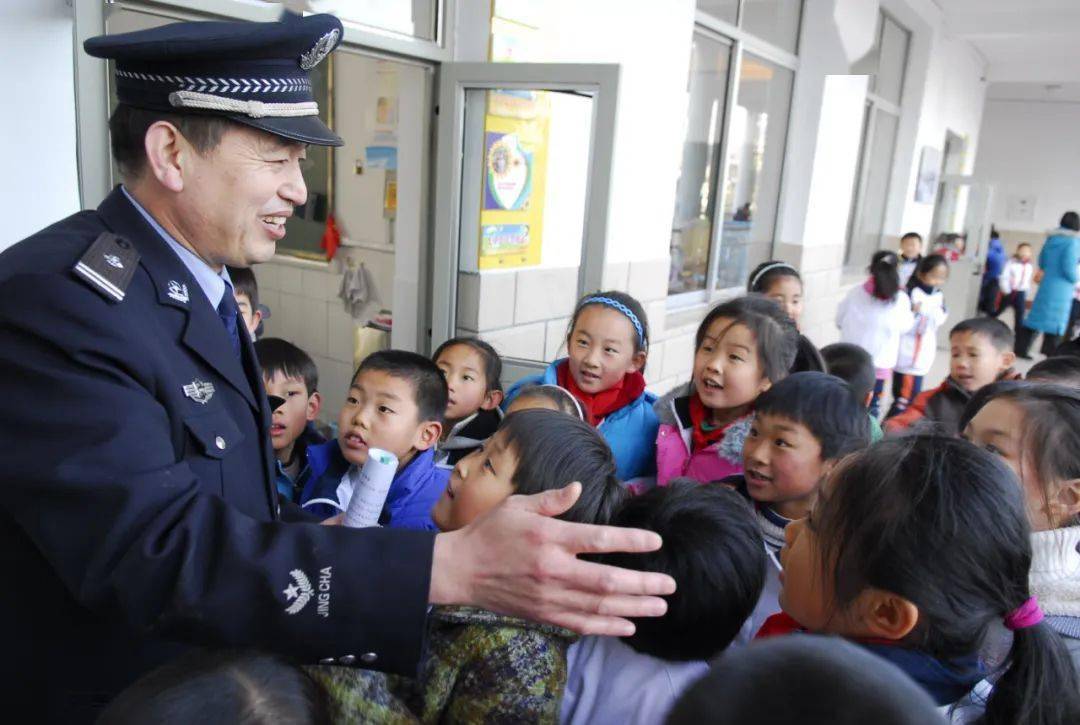 一等功退伍能否進入公安局，解析與探討，一等功退伍軍人的公安局入職解析與探討