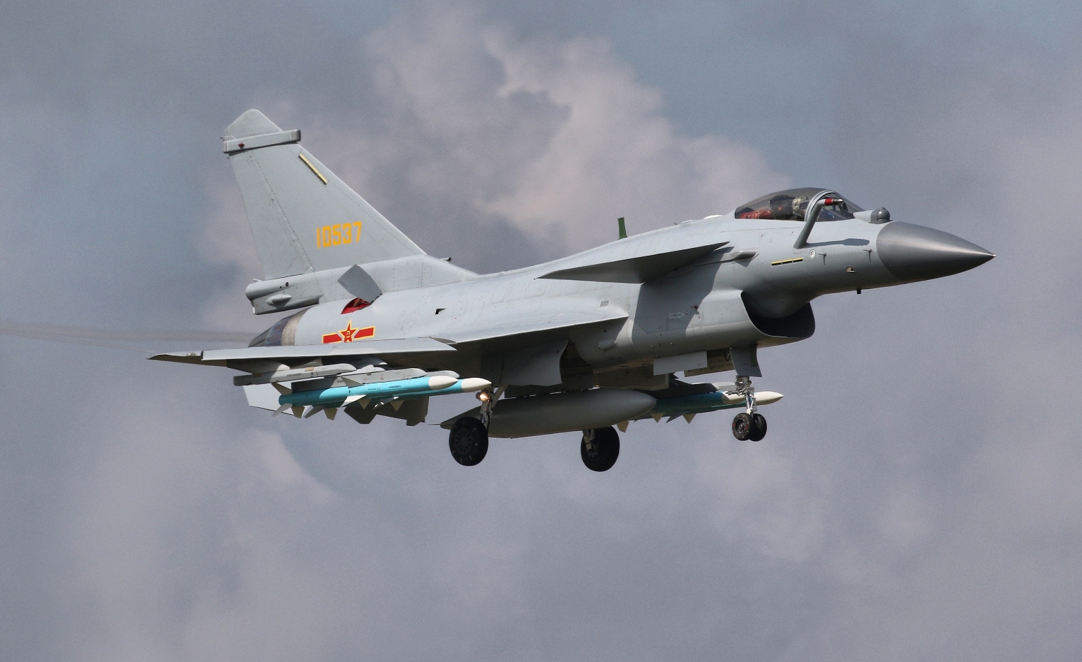 殲-10戰(zhàn)斗機與俄羅斯的深厚淵源，殲-10戰(zhàn)斗機與俄羅斯的淵源揭秘