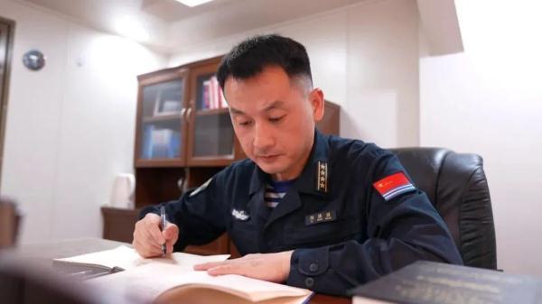 遼寧艦艦長軍銜與工資，海軍上將的榮耀與責(zé)任，遼寧艦艦長軍銜與海軍上將的榮耀與責(zé)任揭秘