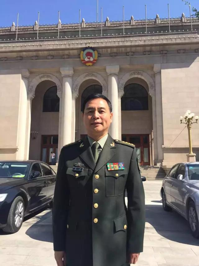 天下軍事主持人揭秘，誰掌控了軍事話語的權(quán)威？，天下軍事主持人深度解析，誰掌握軍事話語的主導(dǎo)權(quán)？