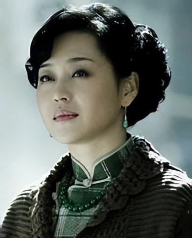 東方衛(wèi)視最美女主持人——璀璨星辰下的閃耀明珠，東方衛(wèi)視最美女主持人——閃耀明珠，璀璨星辰下的光芒