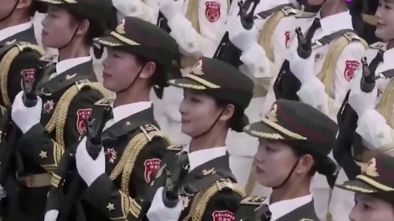 三軍儀仗隊閱兵場上的英姿颯爽，三軍儀仗隊閱兵場上的風采颯爽