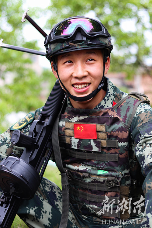 九圖軍事哥哥，鐵血戰(zhàn)士的榮耀與擔(dān)當(dāng)，鐵血戰(zhàn)士的榮耀與擔(dān)當(dāng)，九圖軍事哥哥的榮耀時(shí)刻