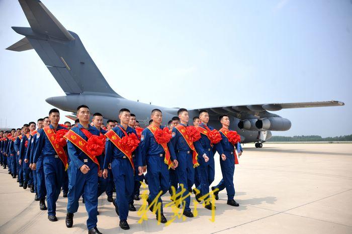 空軍航空大學(xué)校長(zhǎng)及現(xiàn)任領(lǐng)導(dǎo)團(tuán)隊(duì)，空軍航空大學(xué)校長(zhǎng)及領(lǐng)導(dǎo)團(tuán)隊(duì)一覽