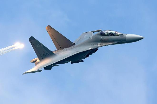 殲-13戰(zhàn)斗機高清大圖，揭示中國尖端戰(zhàn)機的魅力，殲-13戰(zhàn)斗機高清大圖揭秘，中國尖端戰(zhàn)機的風采與魅力