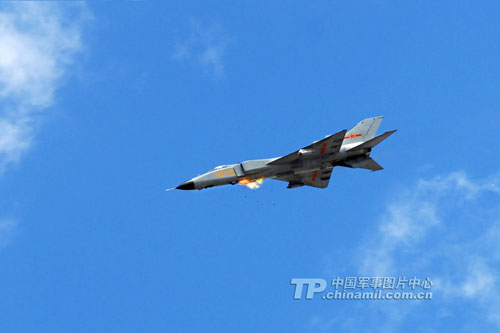 鶻鷹戰(zhàn)機(jī)現(xiàn)身沈飛機(jī)場，揭示中國航空工業(yè)的嶄新篇章，沈飛機(jī)場現(xiàn)鶻鷹戰(zhàn)機(jī)，中國航空工業(yè)嶄露頭角