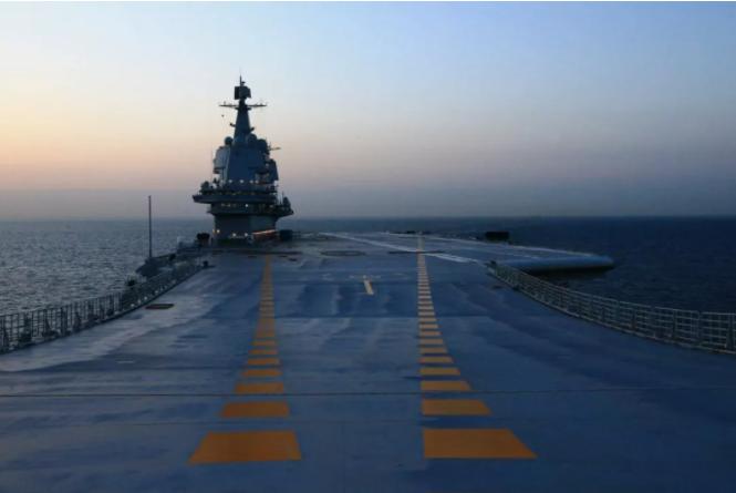 遼寧艦下水時間，揭秘中國海軍巨艦誕生的歷程，揭秘中國海軍巨艦遼寧艦的誕生歷程與下水時間