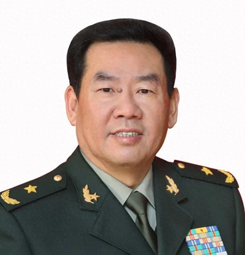 現(xiàn)在上將軍銜相當(dāng)于什么官？深度解讀中國(guó)軍銜制度及其背后的意義，深度解讀，中國(guó)上將軍銜的地位與軍銜制度的背后意義