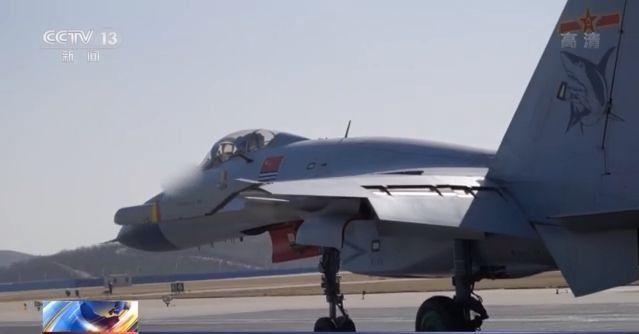 揭秘殲-15戰(zhàn)斗機(jī)機(jī)翼折疊技術(shù)，一張照片的啟示，揭秘殲-15戰(zhàn)斗機(jī)機(jī)翼折疊技術(shù)，一張照片的深度解析