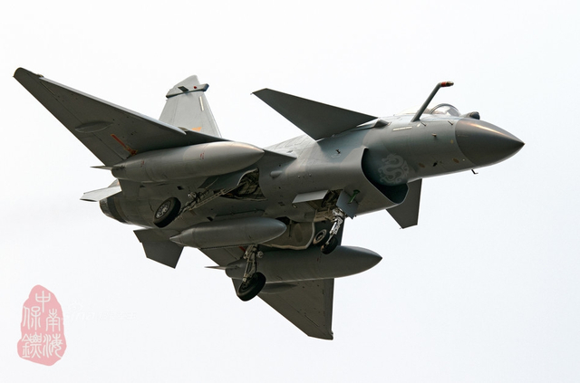 殲-10C已經(jīng)服役了嗎？深度解析中國新一代戰(zhàn)斗機的現(xiàn)狀和未來，殲-10C現(xiàn)狀深度解析，新一代戰(zhàn)斗機的服役進展與未來展望