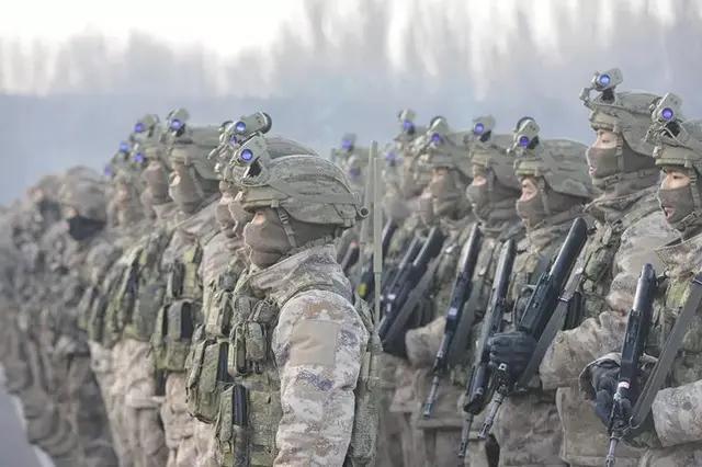 探索未來戰(zhàn)士的時尚新寵，21新式星空迷彩服，未來戰(zhàn)士新寵，21式星空迷彩服引領時尚風潮