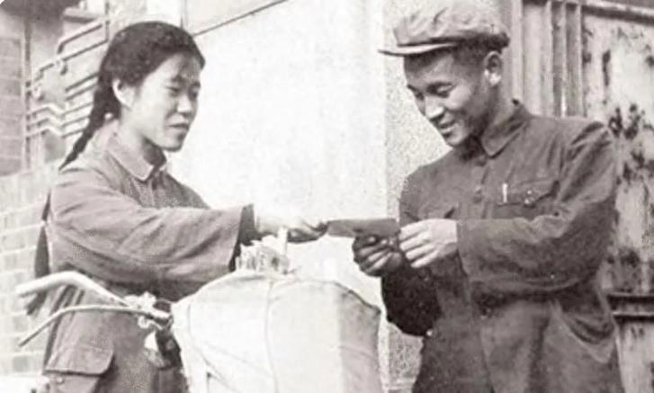 軍艦政委與艦長之間的職責與地位比較，軍艦政委與艦長，職責與地位對比解析