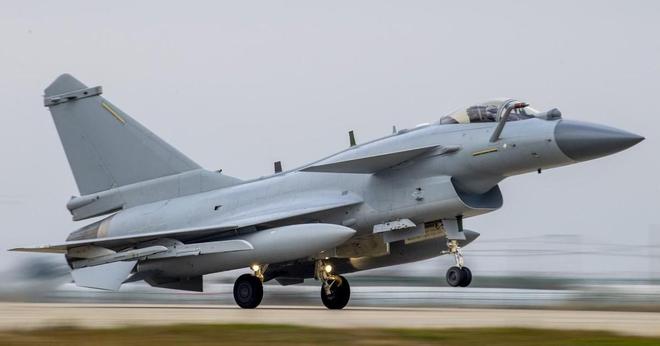 殲40戰(zhàn)斗機長什么樣，未來空中力量的展望，殲40戰(zhàn)斗機展望，未來空中力量的神秘面貌與未來趨勢