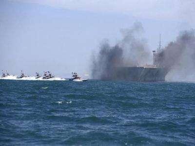 黃蜂級(jí)兩棲攻擊艦與宙斯盾系統(tǒng)的完美結(jié)合，黃蜂級(jí)兩棲攻擊艦與宙斯盾系統(tǒng)的完美融合